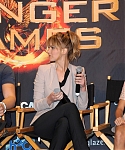 Jennifer_Lawrence_promoting_The_Hunger_Games_mall_promotion_tour_48.jpg