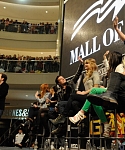 Filename=Jennifer_Lawrence_promoting_The_Hunger_Games_at_Mall_of_America_14.jpg
Filesize=106KiB
Dimensions=594x395
Date added=Mar 14, 2012 Jennifer_Lawrence_promoting_The_Hunger_Games_at_Mall_of_America_14.jpg