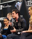 Filename=Jennifer_Lawrence_promoting_The_Hunger_Games_at_Mall_of_America_22.jpg
Filesize=84KiB
Dimensions=594x396
Date added=Mar 14, 2012 Jennifer_Lawrence_promoting_The_Hunger_Games_at_Mall_of_America_22.jpg
