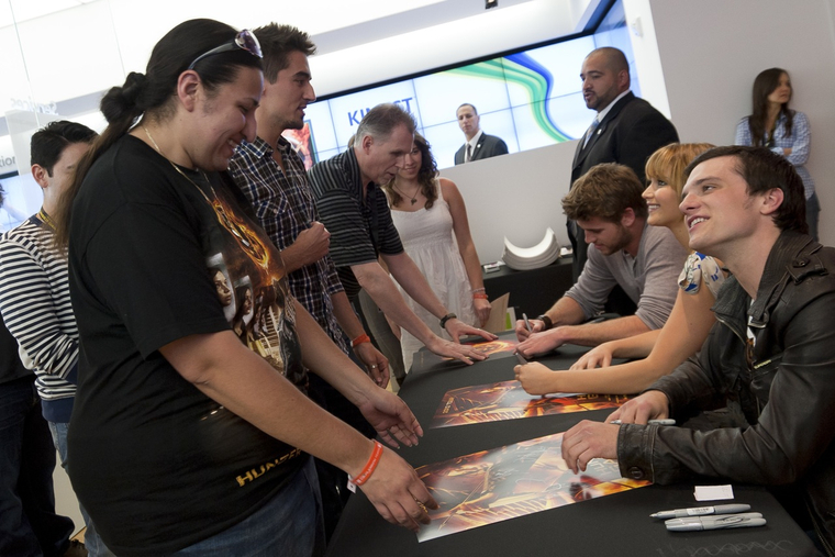 March_3_-_The_Hunger_Games_Mall_Tour_in_L_286229.jpg