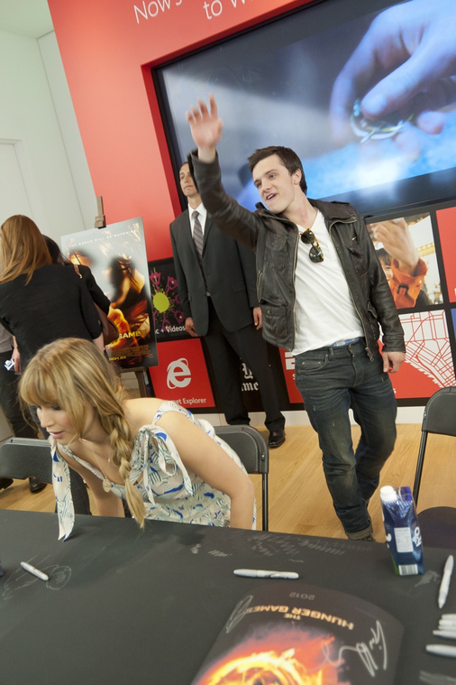 March_3_-_The_Hunger_Games_Mall_Tour_in_L_287429.jpg