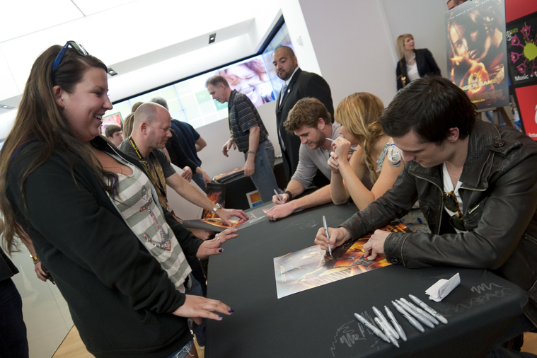 March_3_-_The_Hunger_Games_Mall_Tour_in_L_289029.jpg