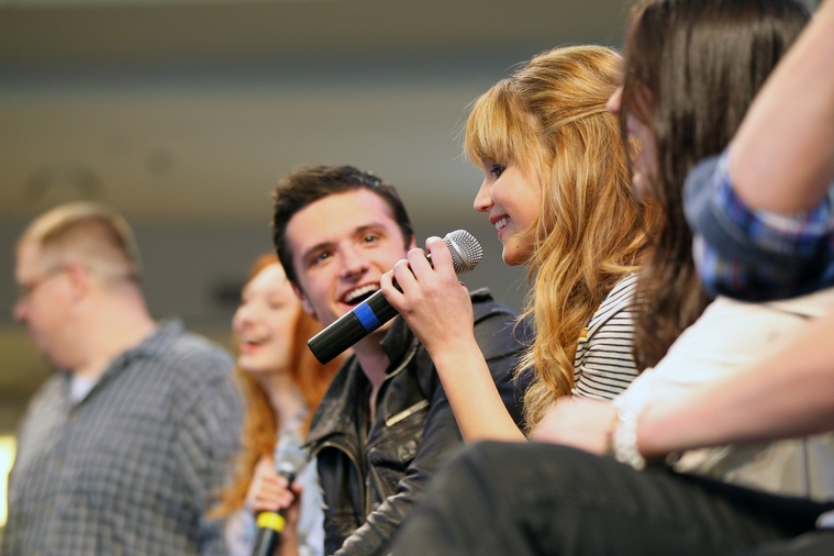 March_9_-_The_Hunger_Games_Mall_Tour_in_Minneapolis_282129.jpg