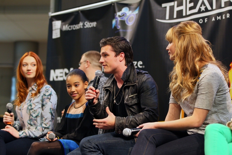 March_9_-_The_Hunger_Games_Mall_Tour_in_Minneapolis_282929.jpg