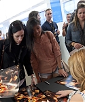 Filename=March_3_-_The_Hunger_Games_Mall_Tour_in_L_2810329.jpg
Filesize=779KiB
Dimensions=1280x853
Date added=Nov 12, 2013 March_3_-_The_Hunger_Games_Mall_Tour_in_L_2810329.jpg
